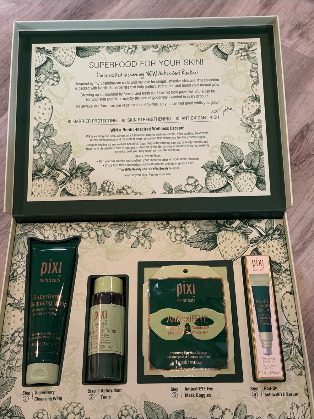 Pixi SuperBerry Skintreats – Green Antioxidant Skincare Kit NIB